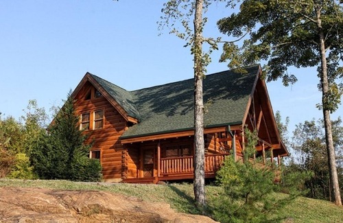 Sevierville Cabin | Beautiful, clean, comfortable and great views! Romantic and family friendly