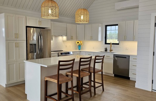 Little Pond Cottage | Beautiful Coastal Beach House. New build close to golf, beaches and camping.