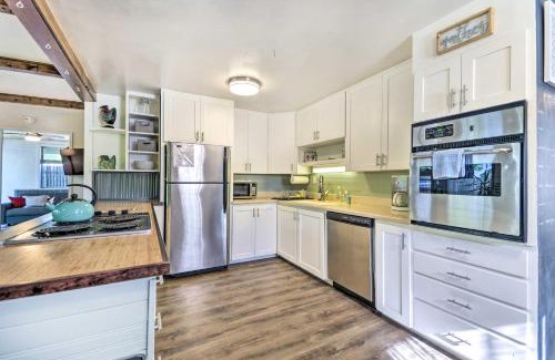 Cody House | Beautiful Cody Abode with Grill - Walk to Downtown!