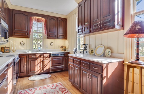 Hayes Cottage | Beautiful Colonial House