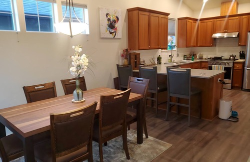 Bethel-Danebo House | Beautiful & Comfortable 3 Bedroom Home Minutes from the Airport and Downtown