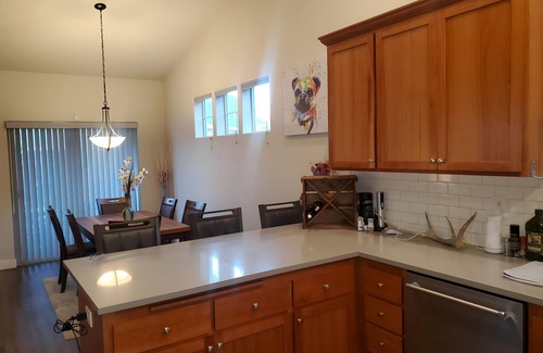 Bethel-Danebo House | Beautiful & Comfortable 3 Bedroom Home Minutes from the Airport and Downtown
