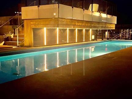 Downtown Montreal Apartment | Beautiful condo with a pool at rooftop