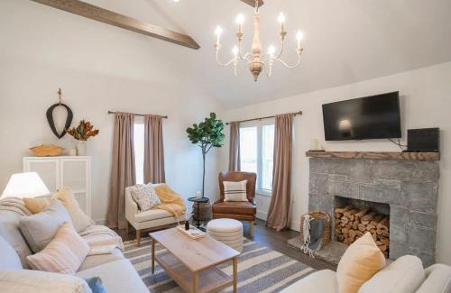 Donelson Hills House | Beautiful Cottage in Donelson Close to Opryland