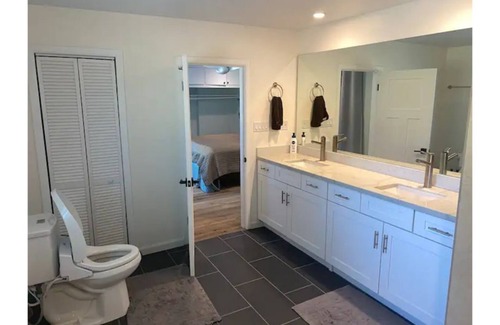 Finley House | Beautiful country vineyard property!