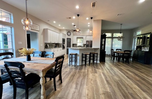 Klondike House | Beautiful Custom 4 bedroom pool home with 3 acres. Private spacious backyard.