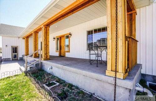 Idaho Falls House | Beautiful custom home overlooking the Snake River valley