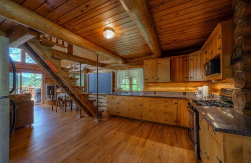 Colonial Pine Hills Cabin | Beautiful Custom Log Cabin!