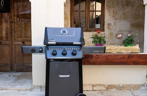Zebbug Villa | Beautiful, Designer villa with Private pool & BBQ