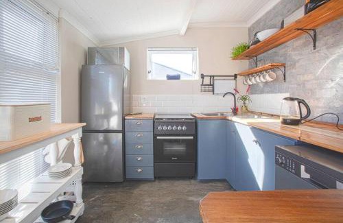 Pringle Bay House | Beautiful family beach cottage!