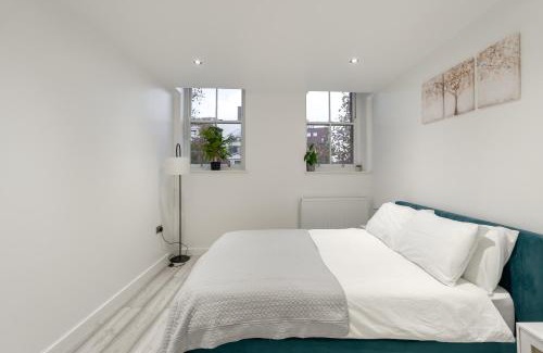 Stepney Green Apartment | Beautiful Flat Near Central London - Entire Flat - Equipped Kitchen - Private Bathroom