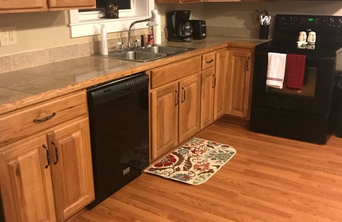 Fly Creek House | Beautiful Fly Creek Carriage House close to Coop!