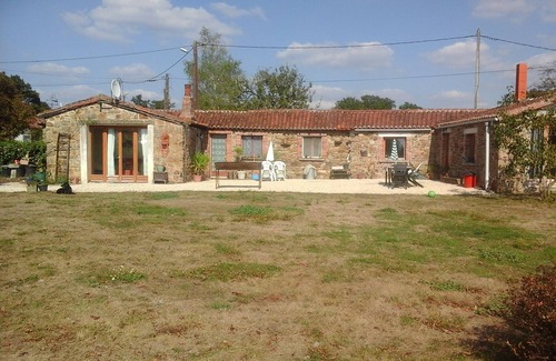 Gajoubert Cottage | Beautiful gîte on a working farm