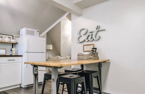 Scranton Apartment | Beautiful Green Ridge Apartment in Scranton