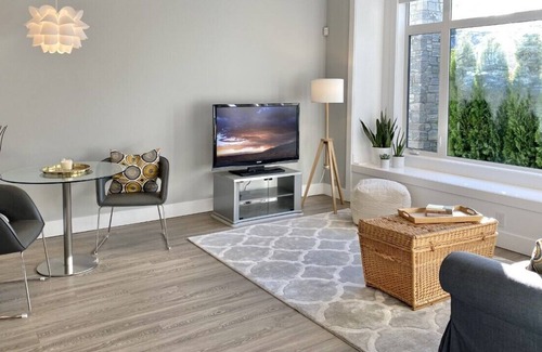 Ladner Apartment | Beautiful Ground Level Private Suite - Walk to Charming Ladner Village!