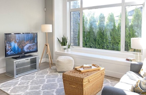 Ladner Apartment | Beautiful Ground Level Private Suite - Walk to Charming Ladner Village!