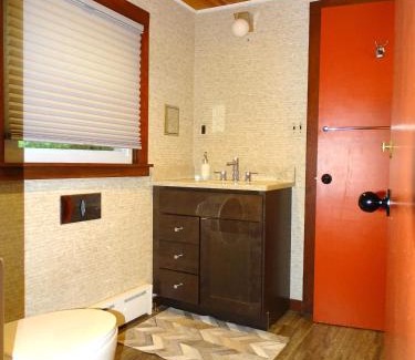 Northborough House | Beautiful Guest Cabin on Quiet Estate