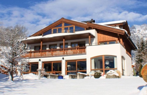 Maria Alm am Steinernen Meer Ski Chalet | Beautiful high quality Superior Chalet, 500m from ski lifts, half board catered