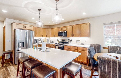 Dover Bay House | Beautiful home close to Pend Oreille River with WiFi, fireplace, workspace, w/d