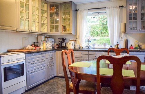 Strandvik House | Beautiful home in Fusa with WiFi