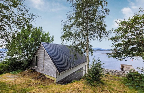 Strandvik House | Beautiful home in Fusa with WiFi