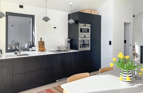 Giske House | Beautiful home in Giske with jacuzzi