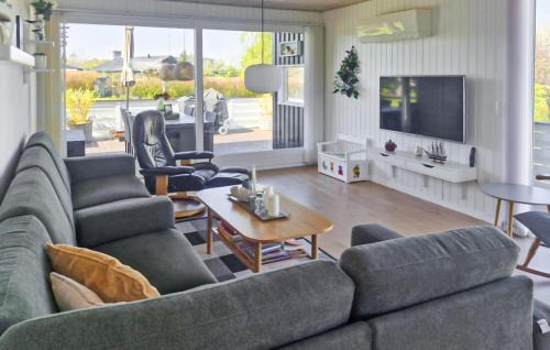 Bønnerup Strand House | Beautiful Home In Glesborg With Kitchen