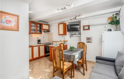 Smrika House | Beautiful Home In Grmani, Smrika