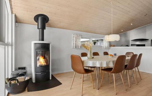 Hou House | Beautiful Home In Hals With Sauna