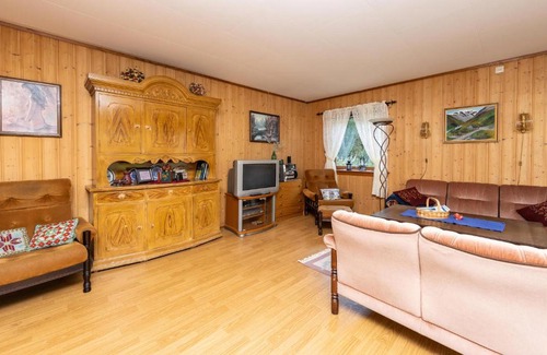 Luster House | Beautiful Home In Jostedal With Kitchen