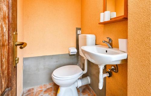 Klostar Ivanic House | Beautiful Home In Klostar Ivanic