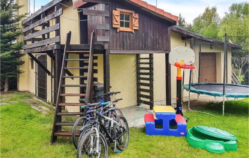 Debnica Kaszubska House | Beautiful Home In Krzynia With Wifi
