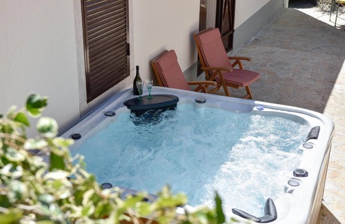 Kucice House | Beautiful home in Kucice with WiFi