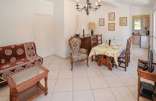 La Garde House | Beautiful home in La Garde with kitchen