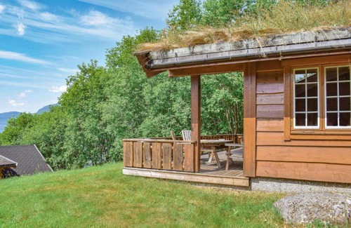 Olden House | Beautiful home in Olden with 3 Bedrooms and WiFi