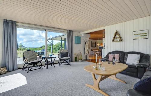 Spøttrup House | Beautiful Home In Spøttrup With Kitchen