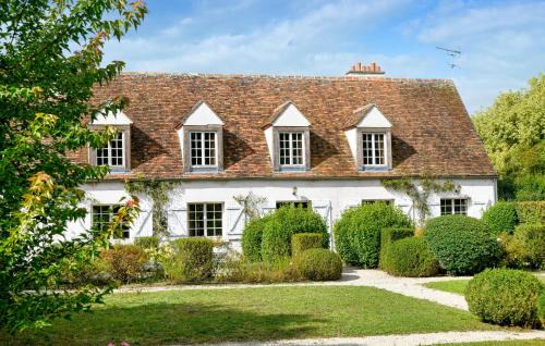 Yevre-la-Ville House | Beautiful Home In Yèvre-La-Ville