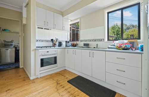 Dickson House | Beautiful Home just minutes walk from the city.