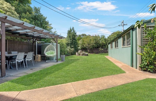 Dickson House | Beautiful Home just minutes walk from the city.