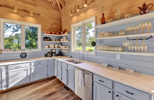 Oakpark House | Beautiful home with mountain and river views.