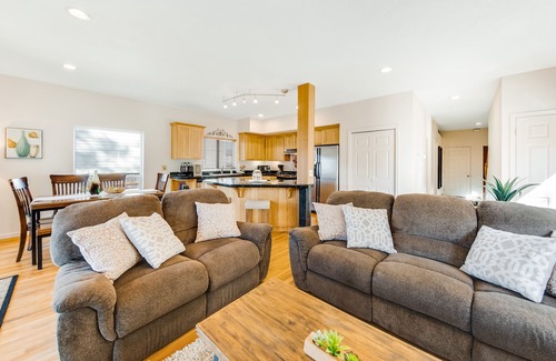 Agate Beach House | Beautiful Home with Ocean and Yaquina Lighthouse Views - Walk to the Beach