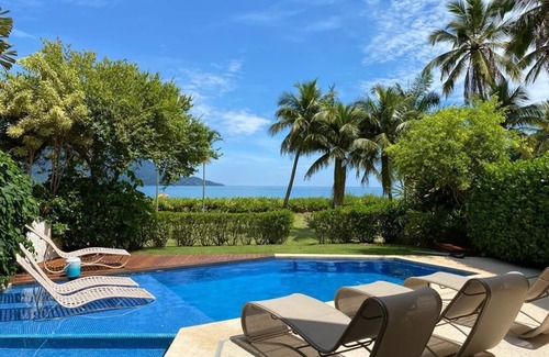 Guaeca Condo | Beautiful House facing the sea in an exclusive condominium, paradisiacal beach