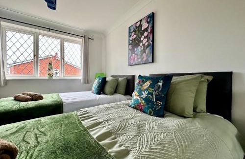 Cherry Hinton House | Beautiful House in South Cambridge, 14-Min Drive to the City Centre, Free Parking, No Sofabeds, Sleeps 6