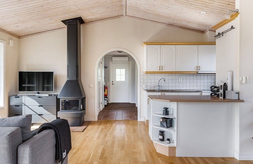 Knutby Ski Chalet | Beautiful house next to Burvik Golf of a high standard with a lake view | SE13010