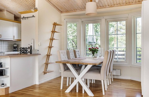 Knutby Ski Chalet | Beautiful house next to Burvik Golf of a high standard with a lake view | SE13010