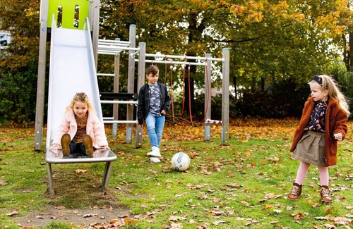 Hellendoorn Villa | Beautiful house with a fireplace surrounded by nature