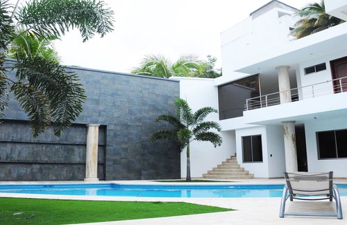 San Antonio House | BEAUTIFUL HOUSE WITH PRIVATE POOL