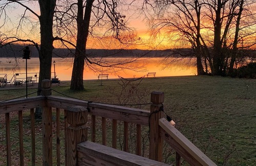 Coxsackie House | Beautiful Hudson River Waterfront Home