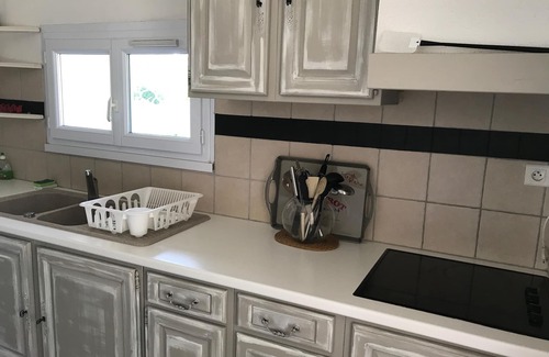 Camaret-sur-Aigues House | BEAUTIFUL INDEPENDENT APARTMENT IN OLD VILLAGE MAS
