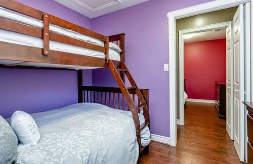 Victoria Harbour Cottage | Beautiful lakefront 5 (3+2)bedroom cottage ~ sleeps 12